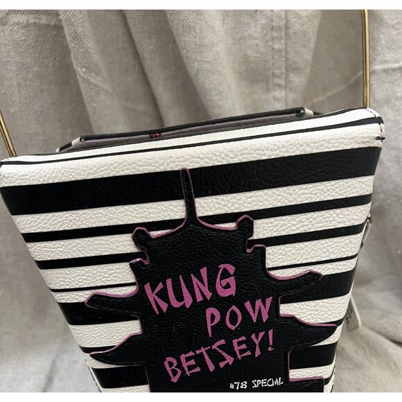NWT Betsey Johnson Takeout Box Crossbody Purse Chinese Kung Pow Fortune Charm - Picture 11 of 11